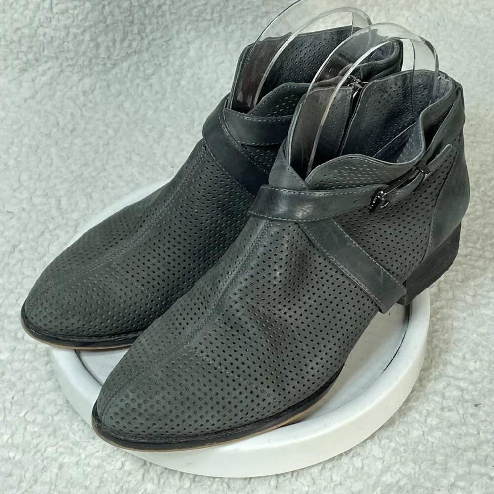 Vince Camuto Booties Womens US 7.5 Gray Leather Cushioned 1 Inch Heel